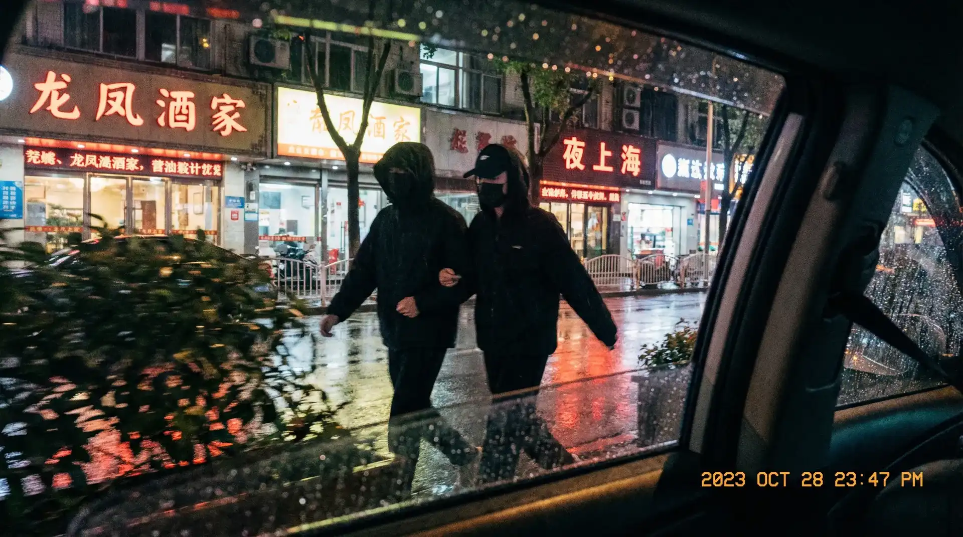 YW193换哪个域名了 - 顶流明星深夜密会现场抓拍照片